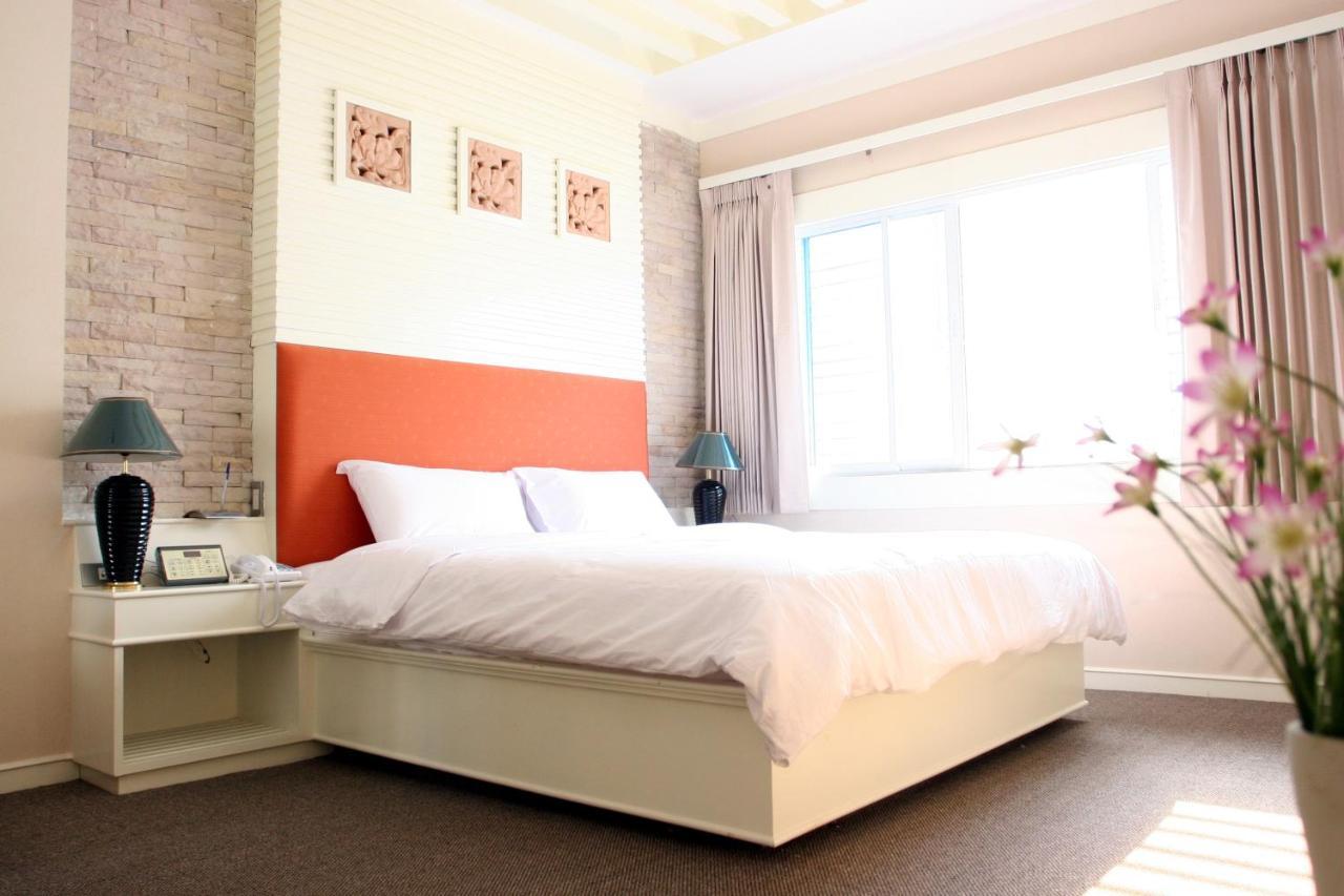 The Rich Hotel Nonthaburi Luaran gambar
