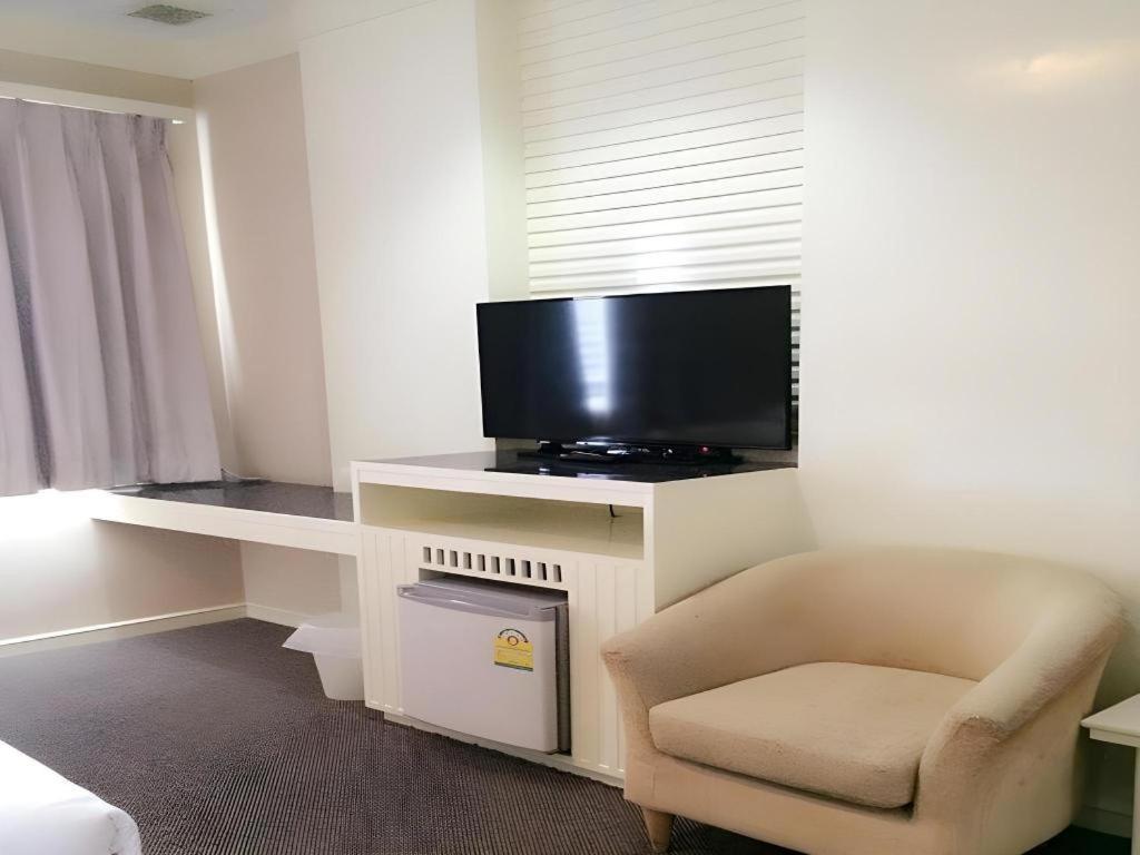 The Rich Hotel Nonthaburi Luaran gambar