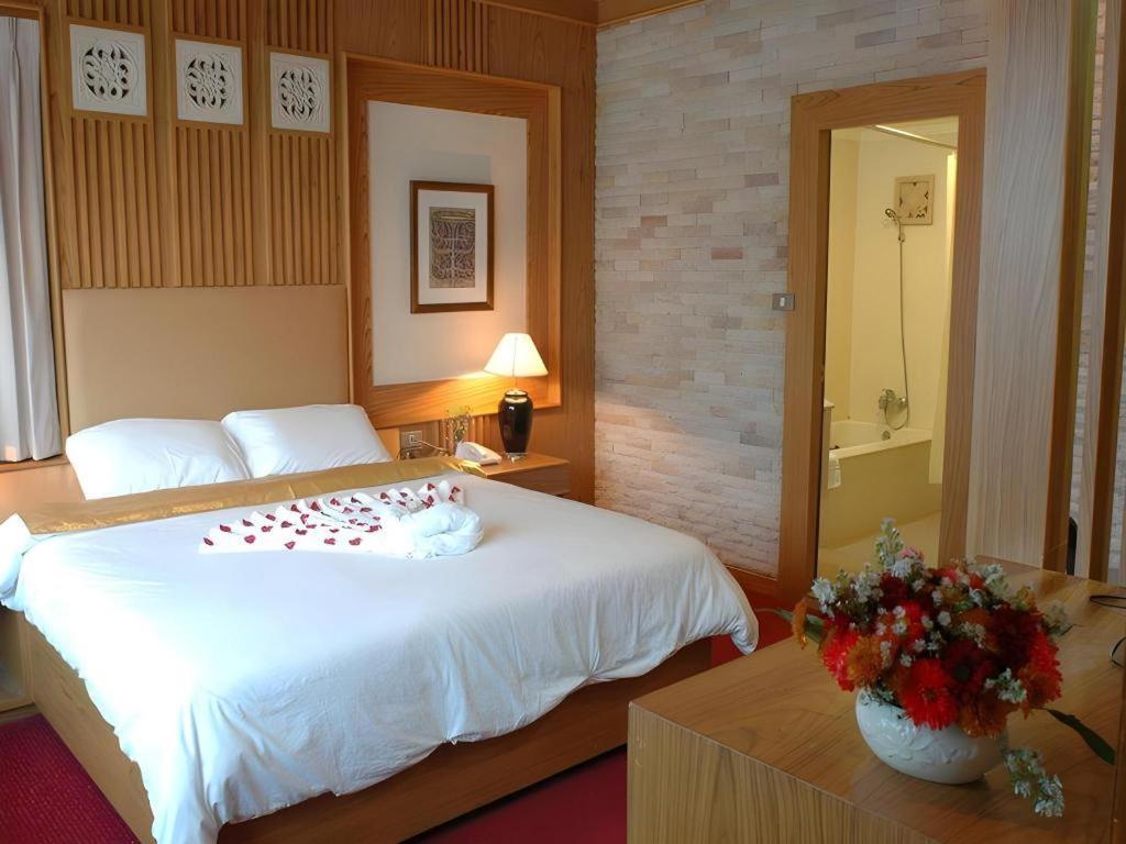 The Rich Hotel Nonthaburi Luaran gambar