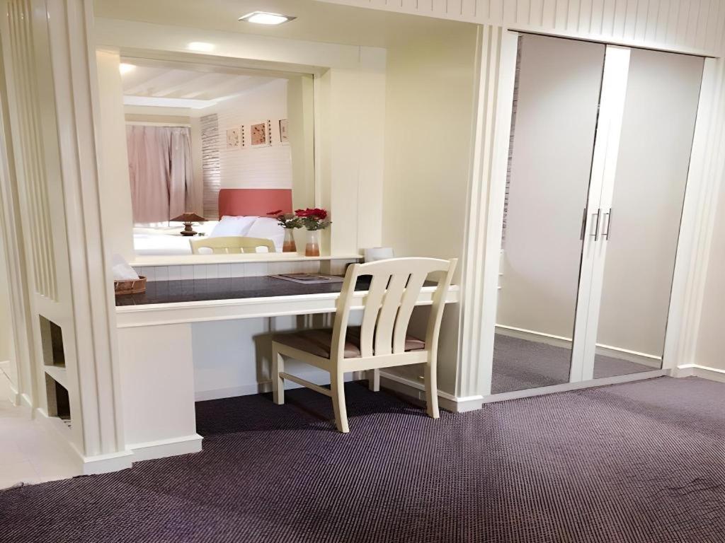 The Rich Hotel Nonthaburi Luaran gambar