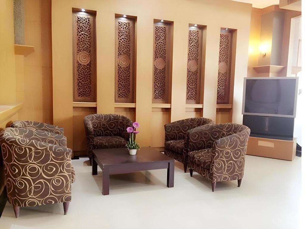 The Rich Hotel Nonthaburi Luaran gambar