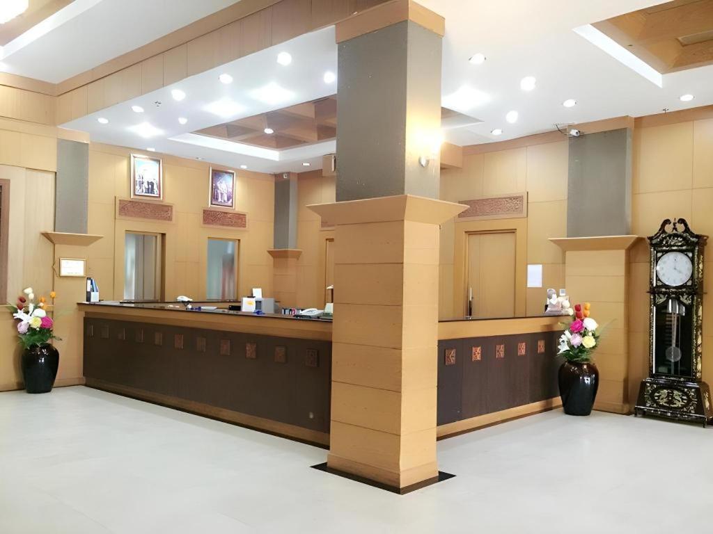 The Rich Hotel Nonthaburi Luaran gambar