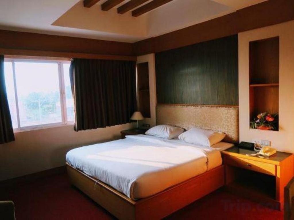 The Rich Hotel Nonthaburi Luaran gambar