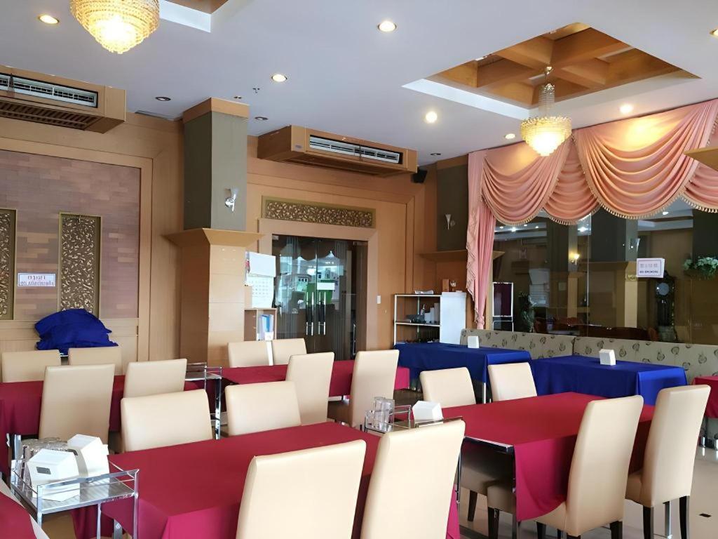 The Rich Hotel Nonthaburi Luaran gambar