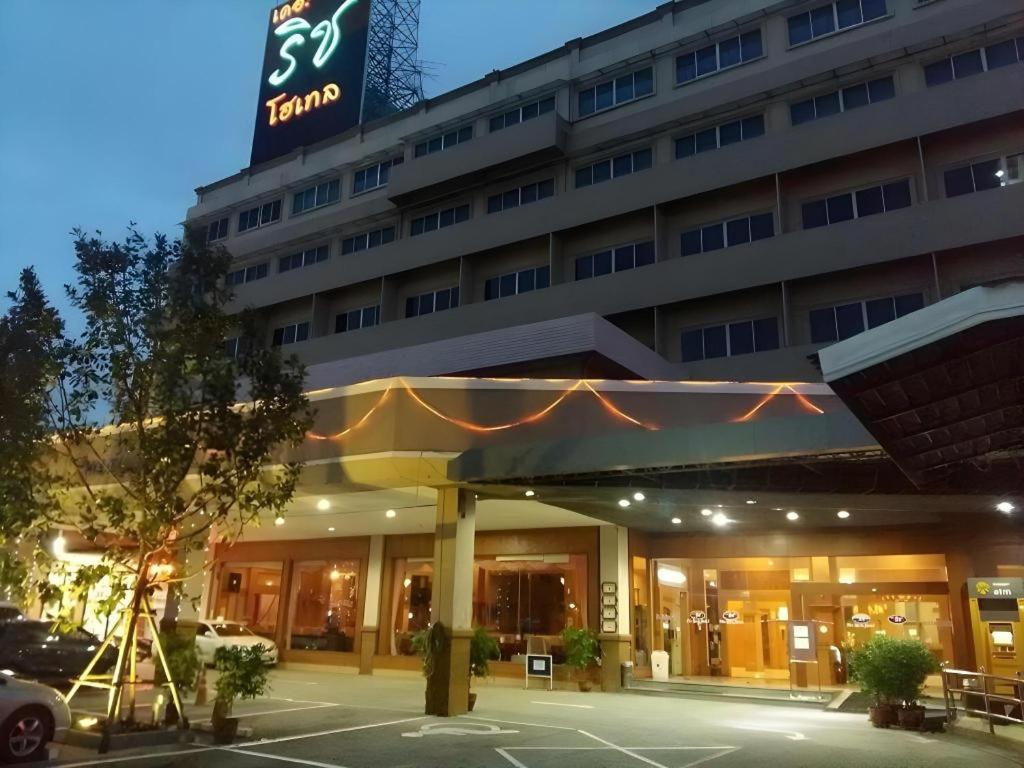 The Rich Hotel Nonthaburi Luaran gambar