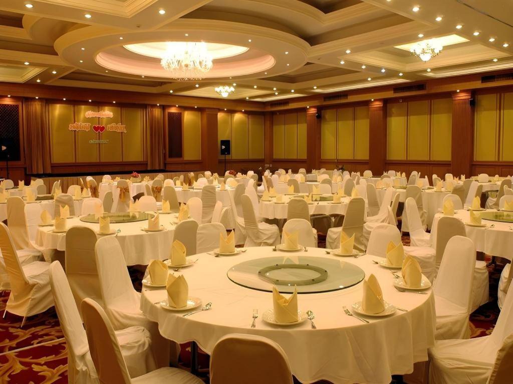The Rich Hotel Nonthaburi Luaran gambar