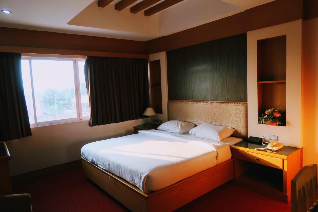 The Rich Hotel Nonthaburi Luaran gambar