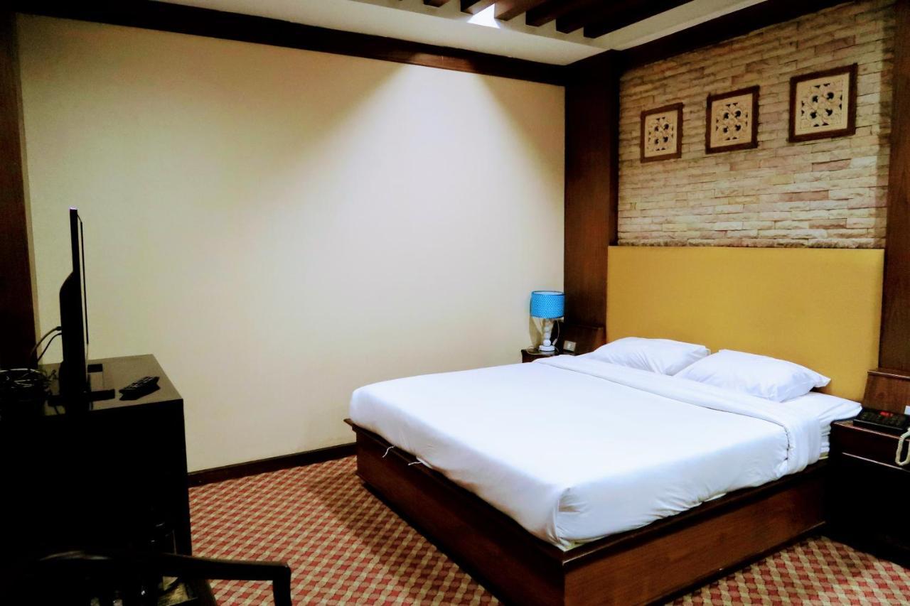 The Rich Hotel Nonthaburi Luaran gambar