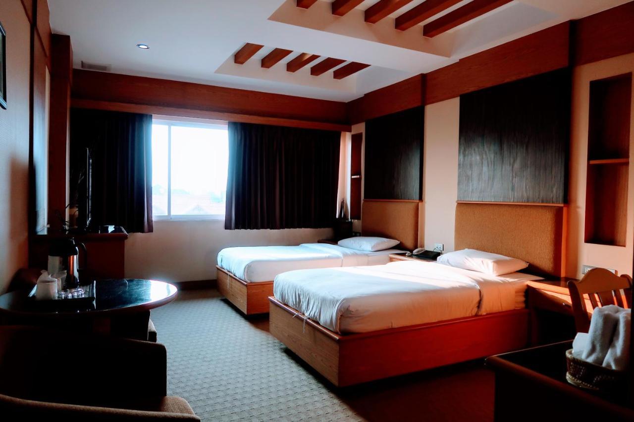 The Rich Hotel Nonthaburi Luaran gambar