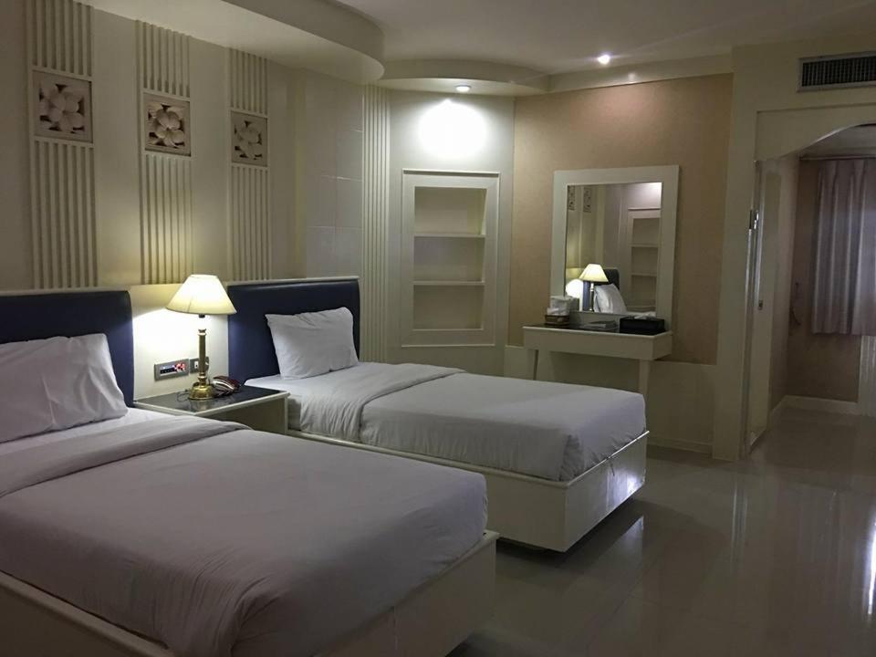 The Rich Hotel Nonthaburi Luaran gambar